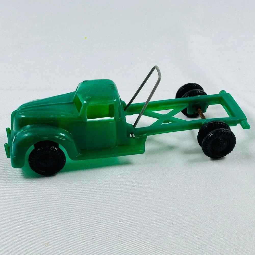 Vintage Ideal Green Plastic Dump Truck Cab N Chassis Metal Attachment USA I-662